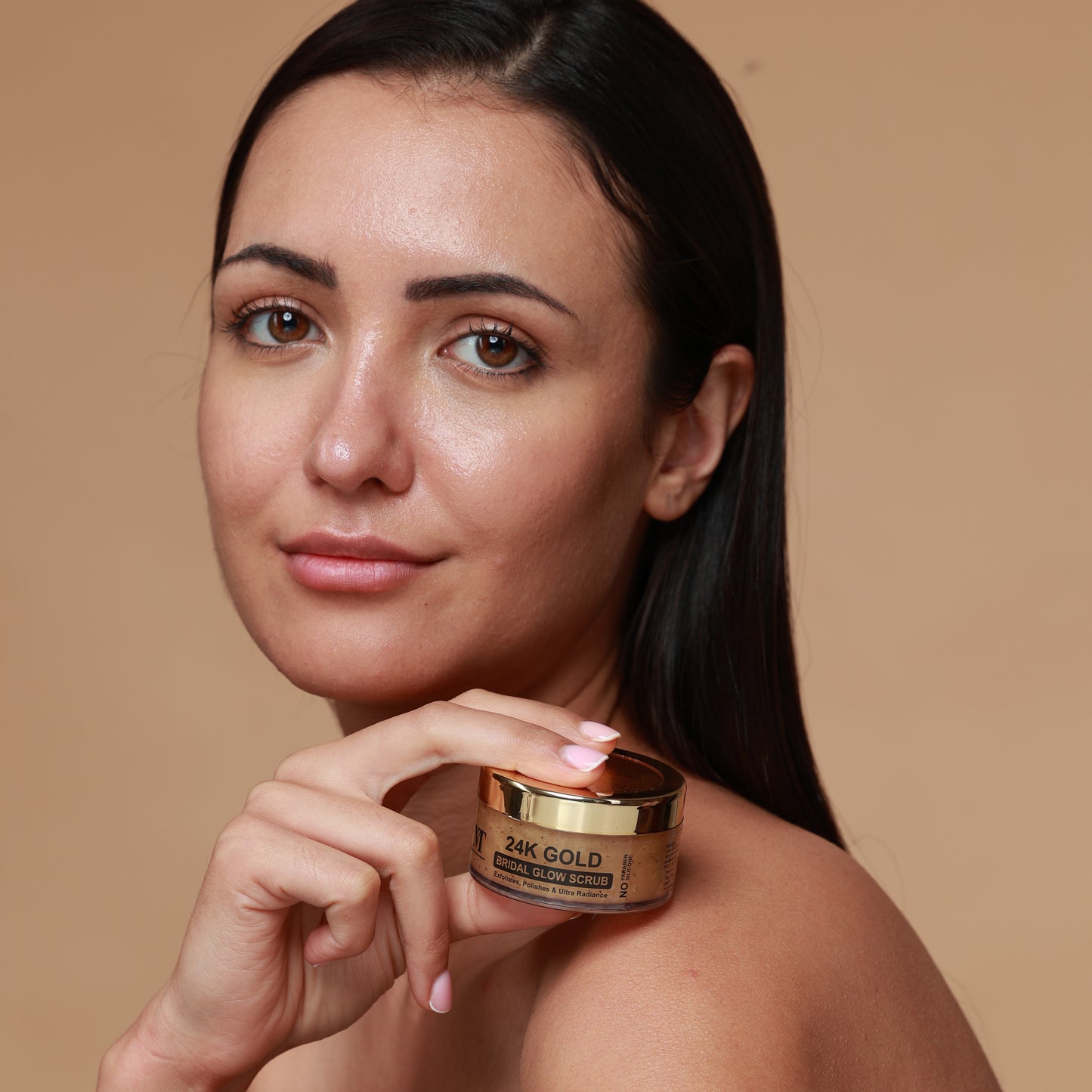 24K GOLD BRIDAL GLOW SCRUB & ๐๐
๐ซ๐๐ ๐๐ฎ๐ซ๐ฉ๐ซ๐ข๐ฌ๐ ๐๐ข๐๐ญ๐